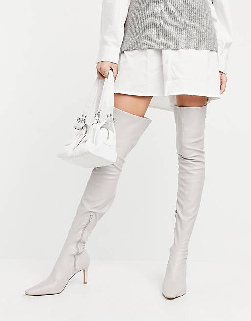 ASOS DESIGN – Kaye – Elastische Overknee-Stiefel in gebrochenem Weiß
