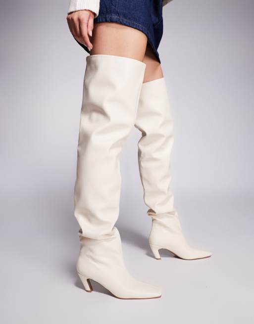 ASOS DESIGN – Kayla – Weiche Overknee-Stiefel in Buttermilchgelb mit kantiger Zehenpartie, 3 von 4