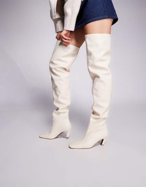 ASOS DESIGN – Kayla – Weiche Overknee-Stiefel in Buttermilchgelb mit kantiger Zehenpartie, 4 von 4