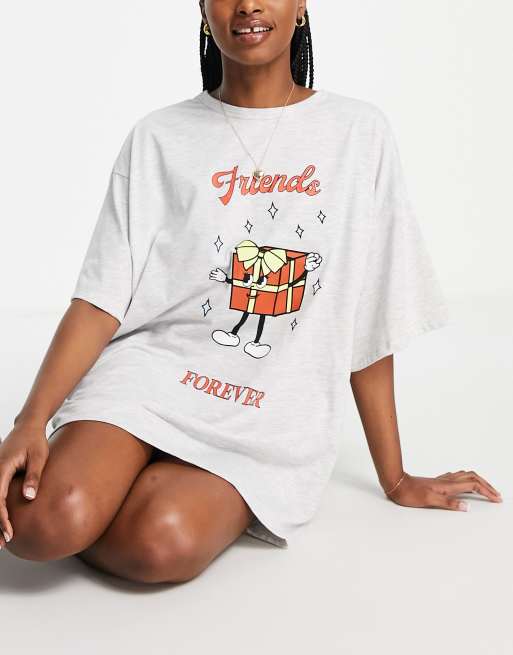 ASOS DESIGN - Kerstmis - Omkeerbaar slaapshirt met vriendenprints in grijs