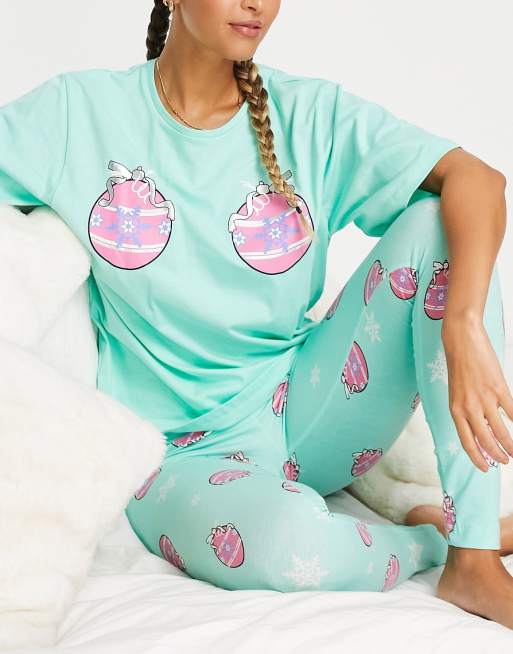 ASOS DESIGN - Kerstmis - Pyjamaset met oversized T-shirt en leggings met kerstballen in mint