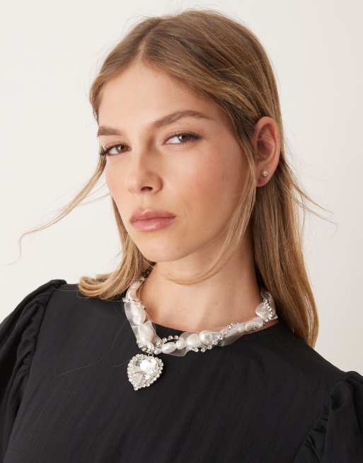 ASOS DESIGN - Ketting met diverse imitatieparels, organza en hartvormige kristal in zilverkleur