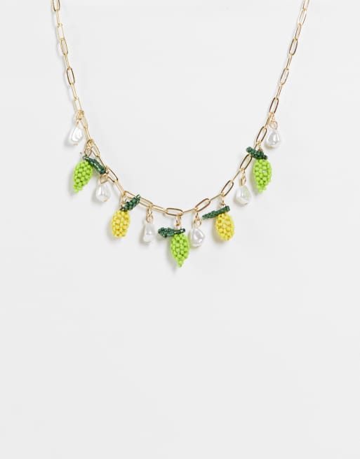 ASOS DESIGN - Ketting met fruitvormige kraaljes en imitatieparels in goudkleur