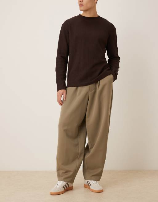 ASOS DESIGN - Khaki skræddersyede bukser med brede barrel-ben og plisseringer, 2 af 5