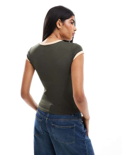 ASOS DESIGN – Khakifärgad, kort t-shirt med kontrasterande kantrand, 3 av 4