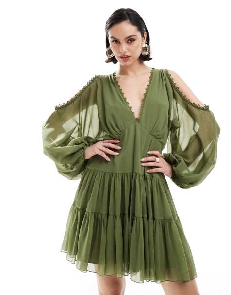 ASOS DESIGN – Khakifärgad, panelsydd miniklänning med spetsinslag och bara axlar - view 1