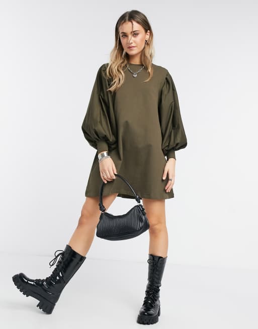 ASOS DESIGN – Khakifärgad sweatshirtklänning i minilängd med puffärmar