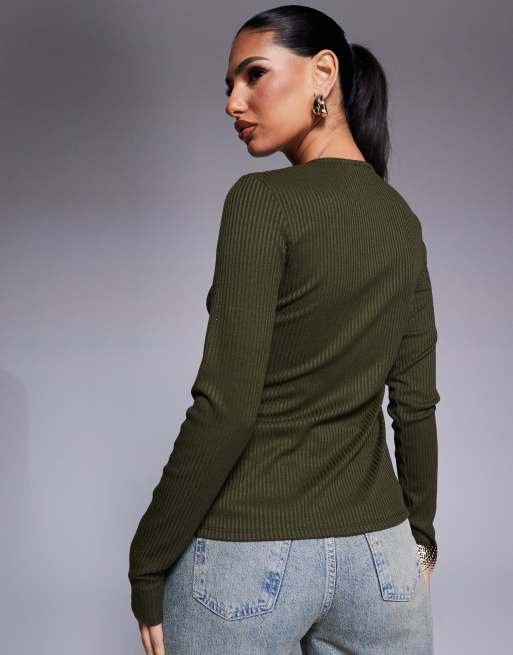 ASOS DESIGN – Khakigrön, ribbad topp med långa ärmar och guldfärgade knappar, 4 av 4