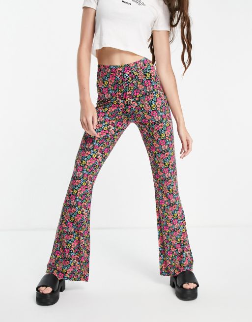 ASOS DESIGN - Kick flare-broek met bloemenprint op donkere basis, 4 van 4