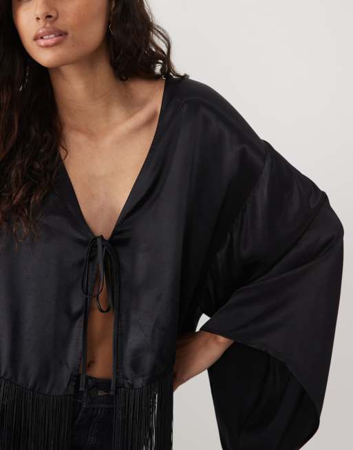 ASOS DESIGN - kimono satinado con flecos negro, 3 de 4