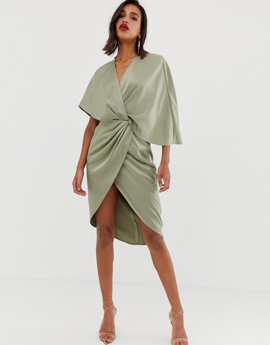 ASOS DESIGN – Kimonoklänning i midimodell i satin med knut framtill och asymmetriska ärmar-Grön