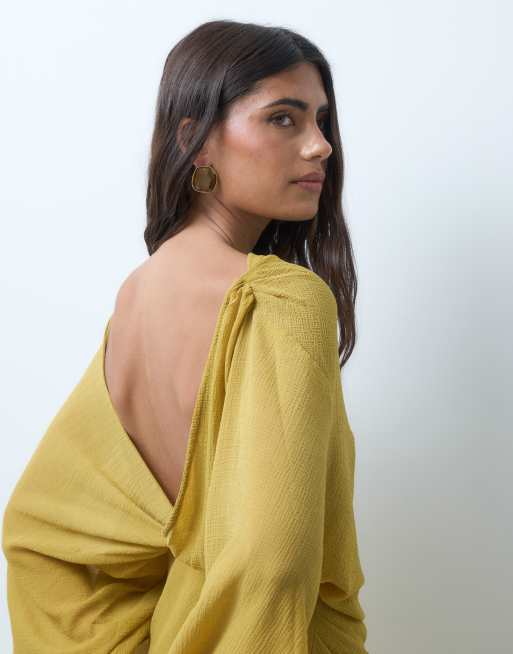 ASOS DESIGN kimonomouw cape-detail gedrapeerde midaxi met open rug in oker, 5 van 5
