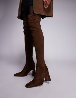 ASOS DESIGN - Kira - Overknee-Stiefel aus Wildlederimitat in Schokoladenbraun mit abgerundeter Zehenpartie-Brown