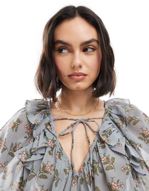 ASOS DESIGN - Kitteltop med bindebånd i halsen og flagrende ærmer og blomsterprint, 2 af 4