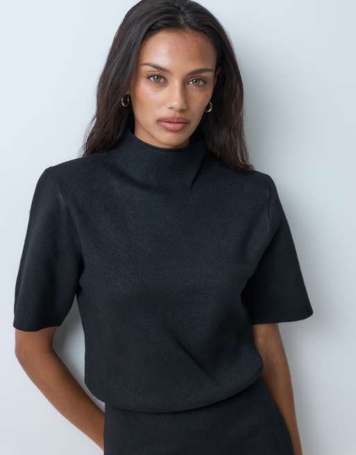 ASOS DESIGN kjole med skulderpuder, korte ærmer og rynkedetaljer i sort, 4 af 5