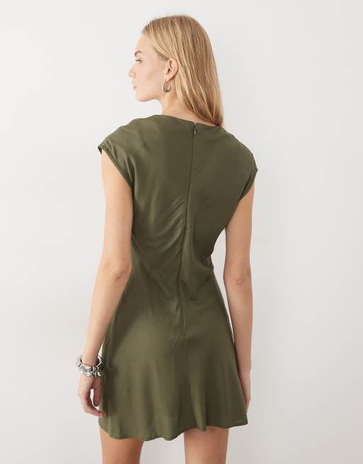 ASOS DESIGN klänning i skjortmodell med smock, ståkrage och blusärm i mörk khaki, 4 av 4