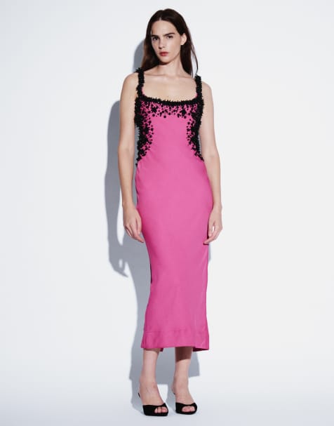 ASOS DESIGN klänning med bar rygg och 3D-dekorerad kant, midaxi-modell i rosa och svart - view 1