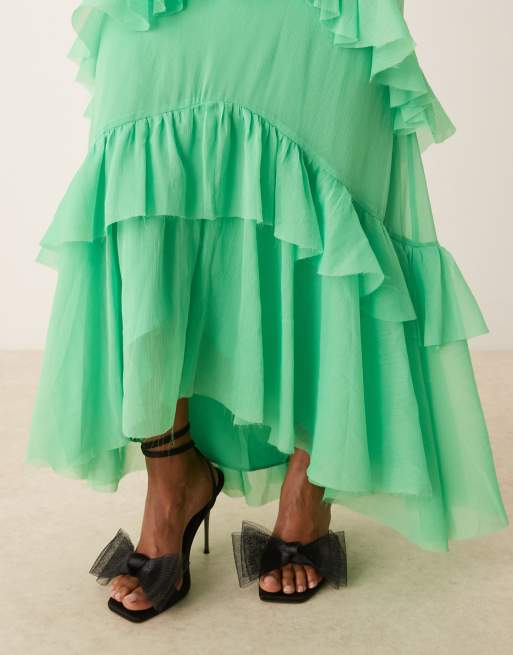ASOS DESIGN – Klargrön, diagonalskuren maxiklänning med volang och cape-överlager, 2 av 4