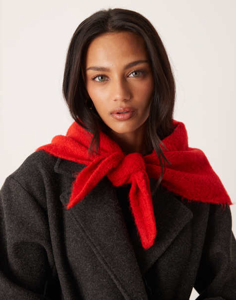 ASOS DESIGN – Klarröd, fluffig sjal i trekantsmodell - view 1