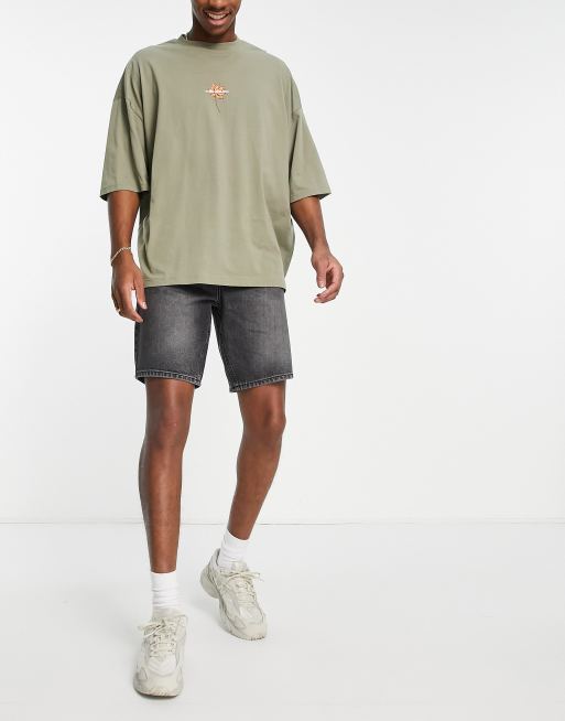 ASOS DESIGN - Klassieke stugge denim short met normale lengte in zwart met wassing