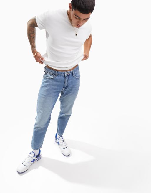 ASOS DESIGN - Klassieke stugge jeans in mid-wash blauw