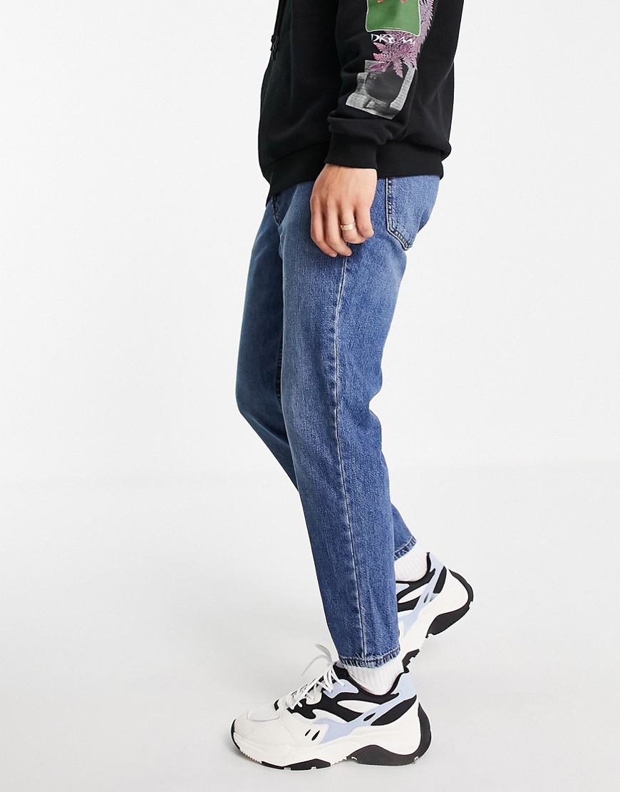 ASOS DESIGN - Klassieke stugge jeans met blauwe vintage donkere wassing