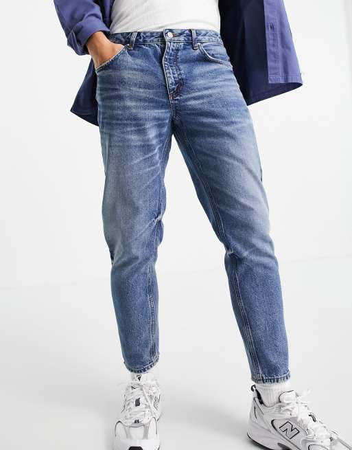 ASOS DESIGN - Klassieke, stugge jeans met kapotte zoom en donkere wassing in blauw
