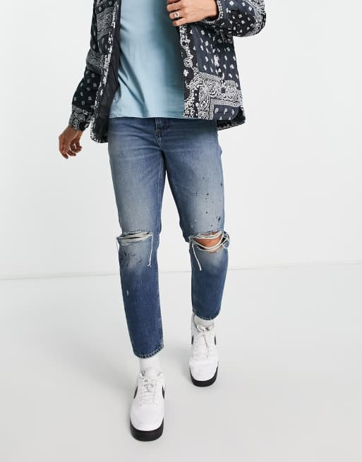 ASOS DESIGN - Klassieke stugge jeans met kniescheuren in getinte donkere wassing