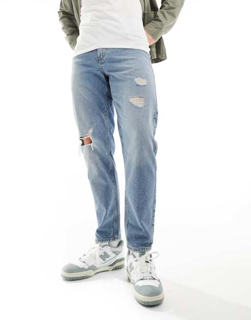 ASOS DESIGN - Klassieke stugge jeans met scheuren in lichtblauw met wassing