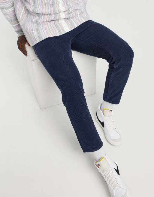 ASOS DESIGN – Klassische, feste Cordjeans in Marineblau