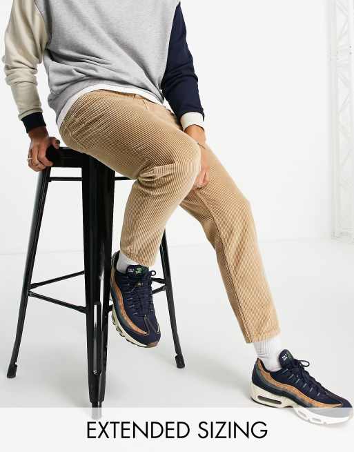 ASOS DESIGN – Klassische, feste Cordjeans in Stein