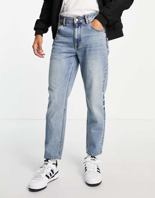 ASOS DESIGN – Klassische, feste Jeans in mittelblauer Tinted-Waschung