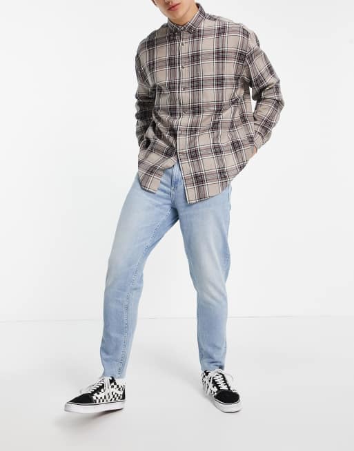 ASOS DESIGN – Klassische, feste Jeans in verwaschenem Hellblau mit unverarbeitetem Saum, 4 von 4