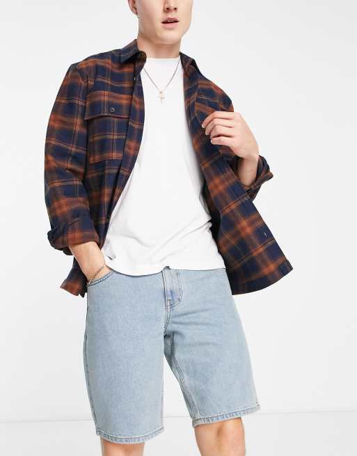 ASOS DESIGN – Klassische, feste Jeansshorts in getönter hellblauer Waschung, reguläre Länge 