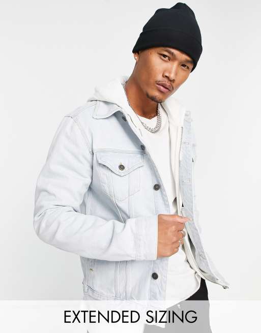 ASOS DESIGN – Klassische Jeansjacke in gefärbter hellblauer Waschung in Stil der 90er