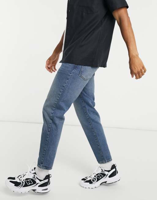 ASOS DESIGN – Klassische, steife Jeans in blauer Vintage-Dirty-Waschung