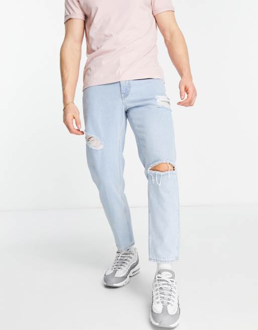 ASOS DESIGN – Klassische, steife Jeans in heller Stein-Waschung mit elastischem Bund und Zierrissen 