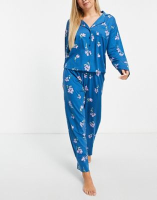 ASOS DESIGN – Klassischer Pyjama mit Hemd und Hose aus Viskose mit Blumenmuster in Blaugrün