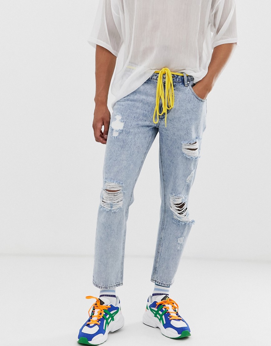 ASOS DESIGN – Klassiska stentvättade jeans utan stretch med revor och skosnöreskärp-Blå