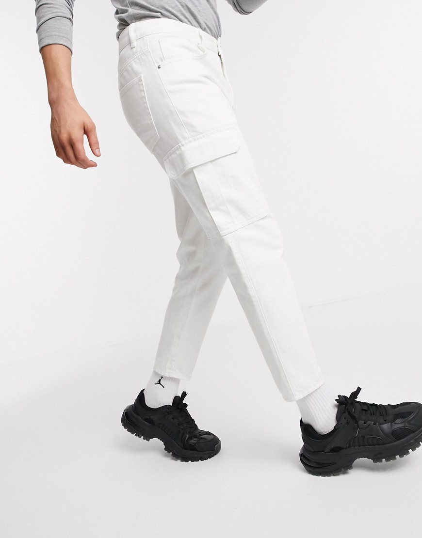 ASOS DESIGN – Klassiska vita jeans utan stretch med cargofickor