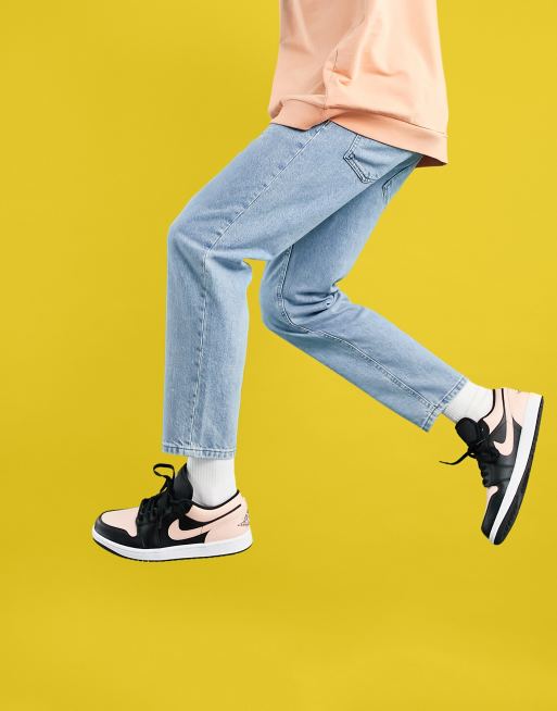 ASOS DESIGN – Klasyczne sztywne jeansy z elastyczną talią w jasnoniebieskim kolorze z efektem sprania