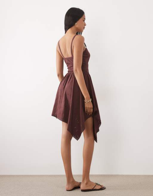ASOS DESIGN – Kleid in Braun mit Zipfelsaum und Stickerei, 4 von 4