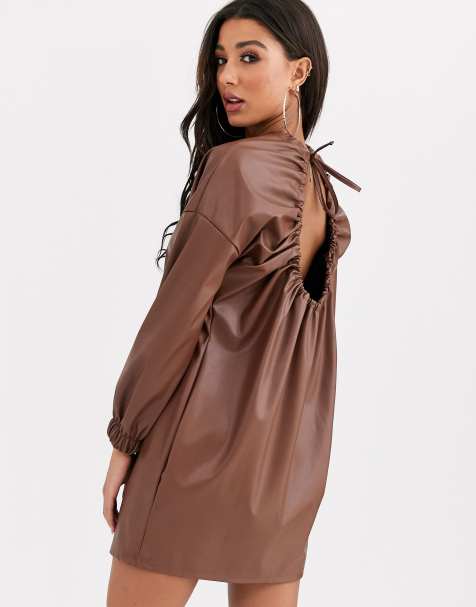 ASOS DESIGN – Kleid in Leder-Optik mit Rückenausschnitt