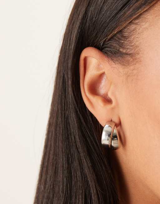 ASOS DESIGN – Kleine Alltags-Creolen in Silberoptik mit überkreuztem Design