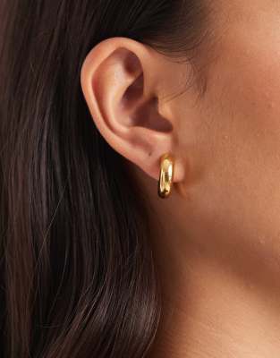 ASOS DESIGN - Kleine bauschige Creolen aus wasserfestem Edelstahl in Goldoptik mit Geschenkbeutel-Goldfarben