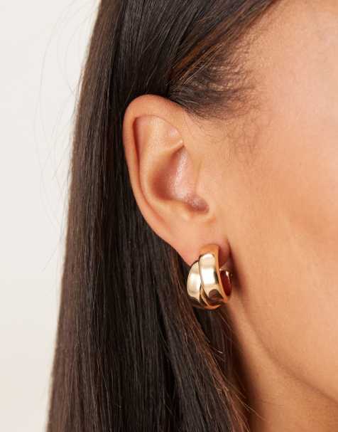 ASOS DESIGN – Kleine Creolen für den Alltag in Goldoptik mit überkreuztem Design - view 1