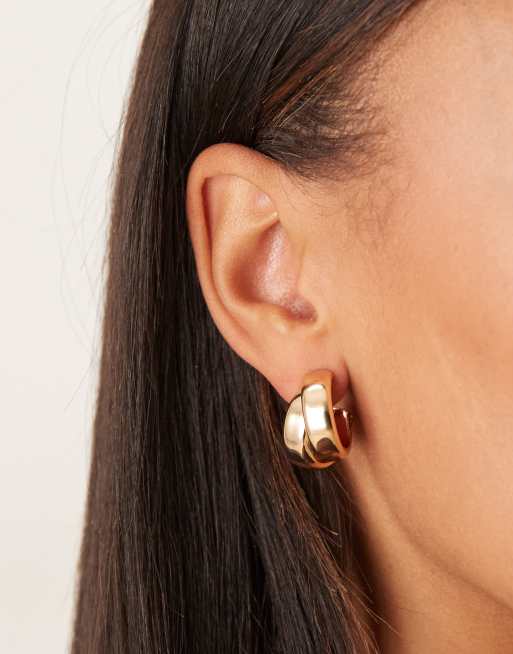 ASOS DESIGN – Kleine Creolen für den Alltag in Goldoptik mit überkreuztem Design