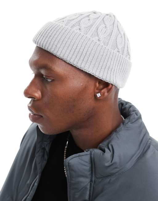 ASOS DESIGN - Kleine gebreide vissermansbeanie met kabels in grijs