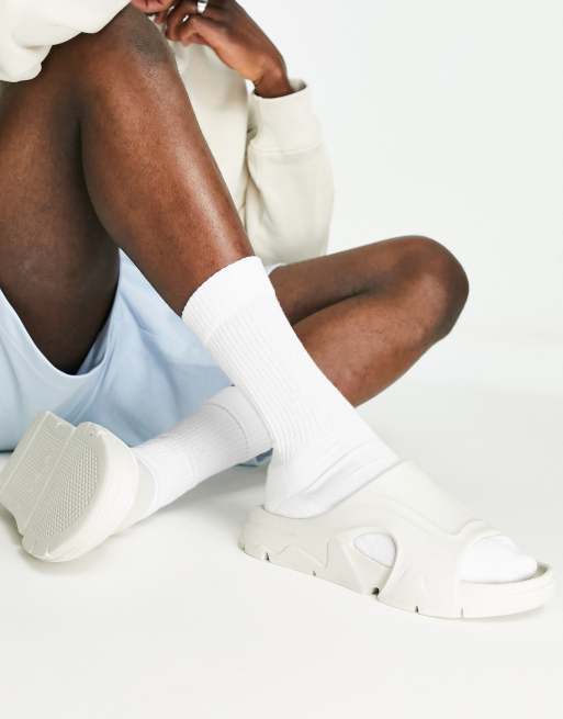 ASOS DESIGN – Klobige Funktions-Slider in Knochenweiß