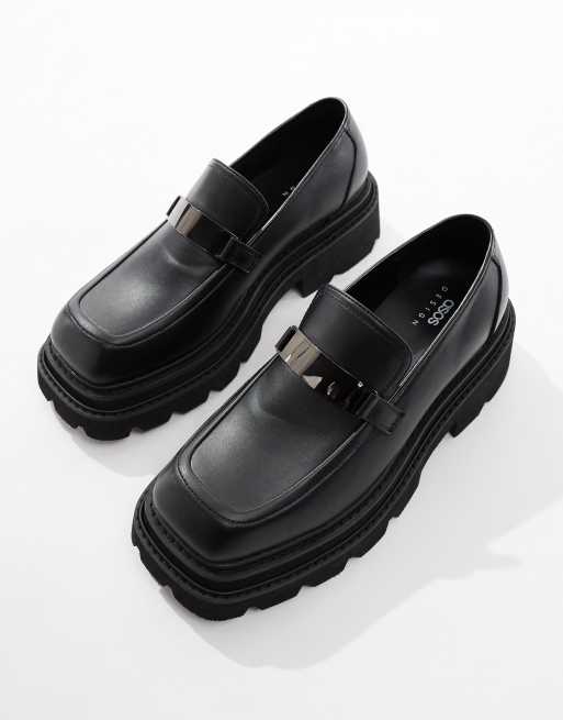 ASOS DESIGN – Klobige Loafer in Schwarz mit silberner Metallverzierung, 2 von 4